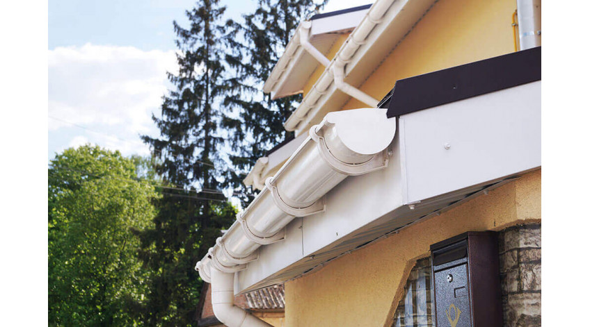 Gutter systems for houses made of sip panels